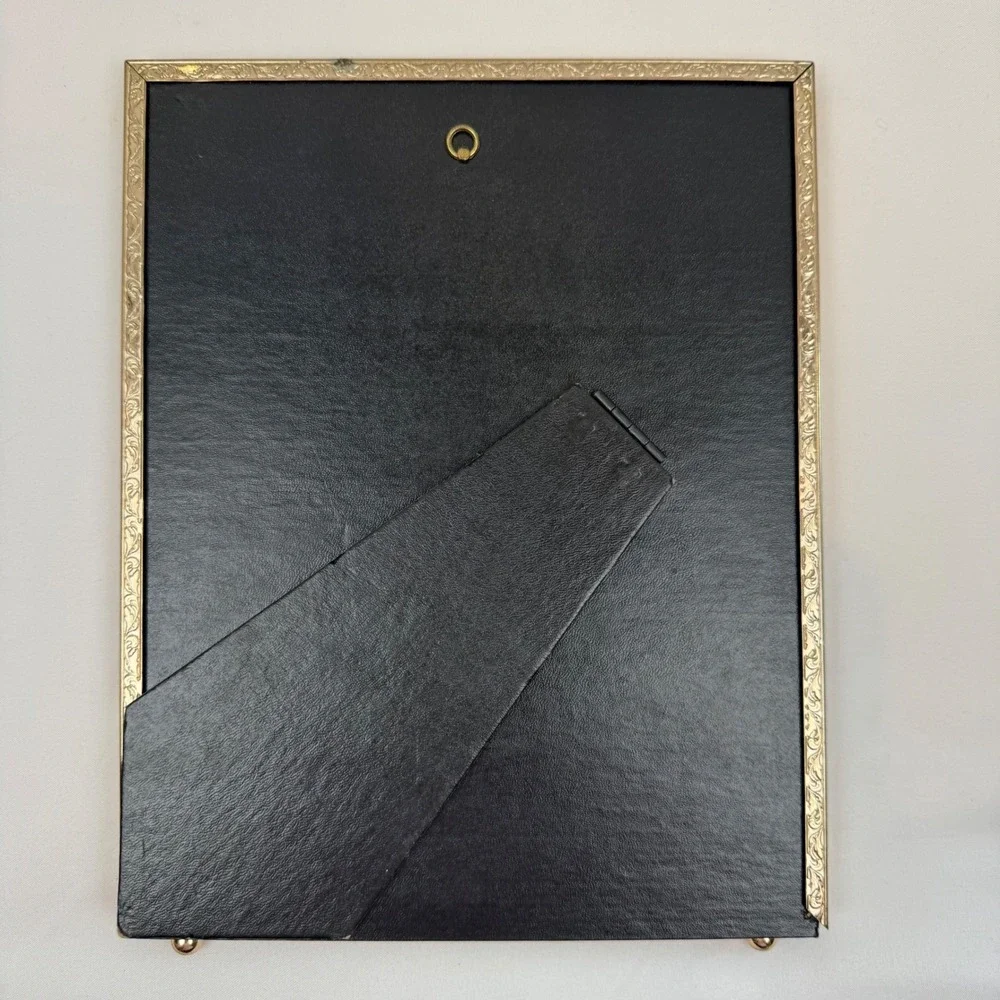 Vintage Gold Tone Embossed Scalloped Picture Frame Tabletop Wall Hang 8x10